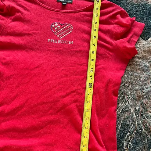 Carolyn Taylor Red Fitted Short Sleeve T-Shirt Freedom Heart Graphic Top SZ M