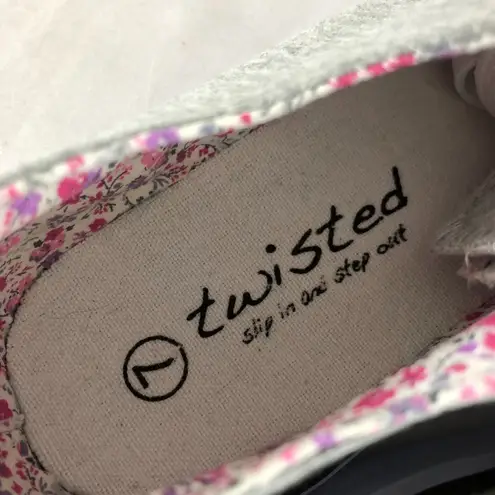 Twisted Womens Low Top Fabric Sneakers Lace Up 7