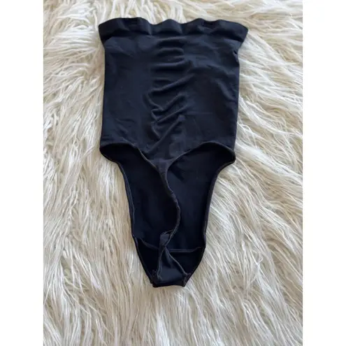 SKIMS Seamless Sculpt Strapless Thong Bodysuit Onyx
Size Small