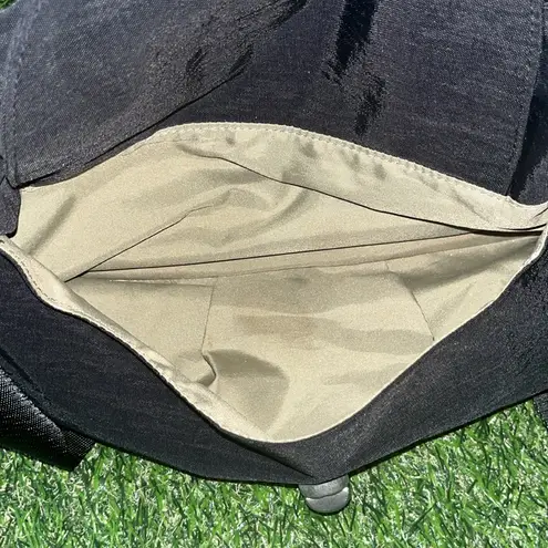 Baggallini Black Pocket Flap Crossbody Messenger Bag Turn Lock Purse