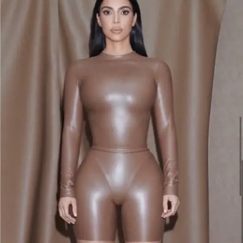 SKIMS faux leather biker short Cement color size S NWT