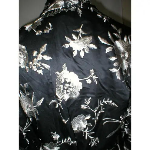 Natori NWT New Designer Wrap Robe Womens S Silky Satin Flowers White Black Short