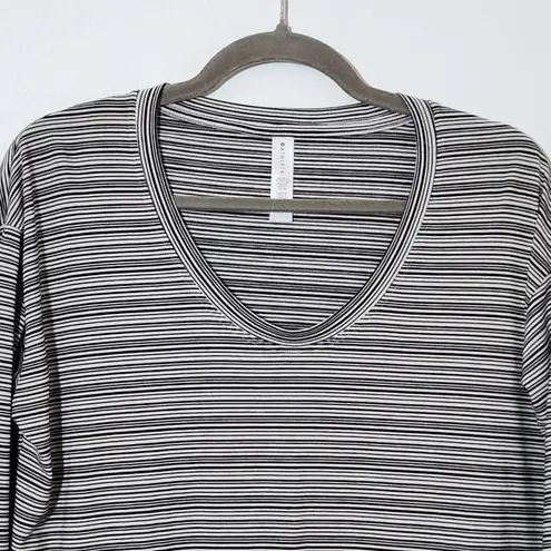  Black and White Striped Long Sleeve Tee Size Medium Athleta Stripe Tee