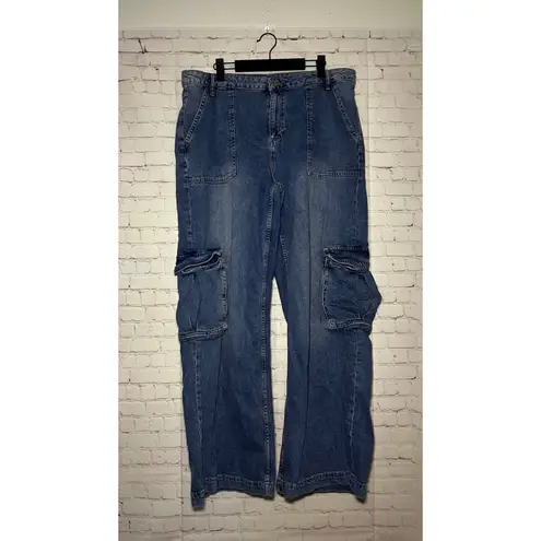ON 34TH Cargo Jeans Women Size 16 33 Light Wash Wide Leg Denim Pants Blue