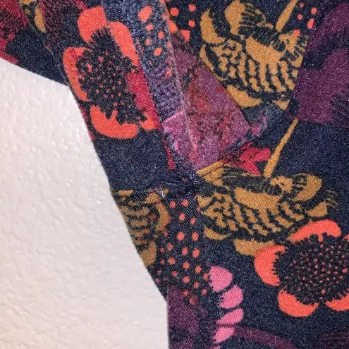 LuLaRoe  Navy blue floral stretchy casual leggings