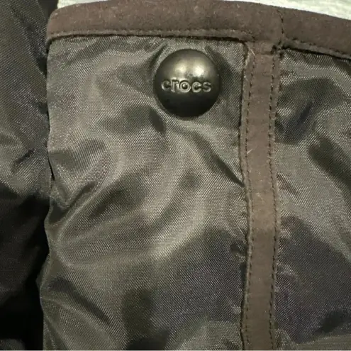 Crocs  WOMENS SNOW BOOTS
SIZE 6W WEAR ONES VERY GOOD
CONDITION BLACK