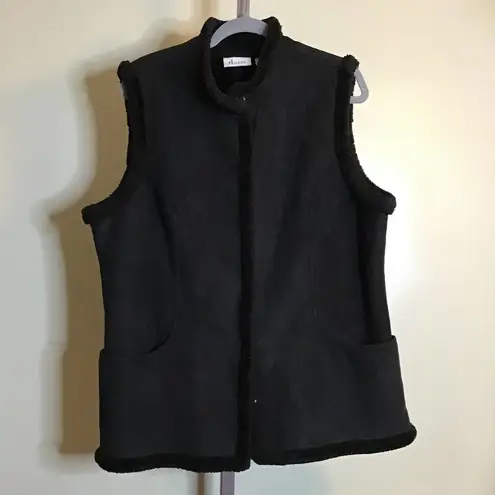 Denim & Co D&C  Women’s Faux Suede Vest with Faux Shearling Sz. Large EUC