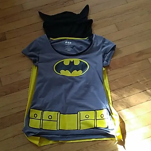 Womens batman shirt With Detachable Cape Halloween Costume 🎃 Cosplay Size XL Gray