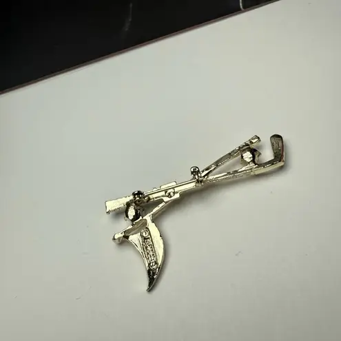 Gerry’s Golfing Golf Putter Ball & Flag Brooch Pin Signed Vintage Gold