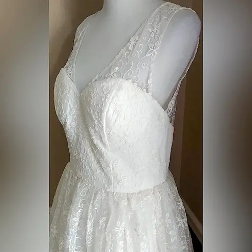 Chi Chi London Chi Chi Ivory Embroidered Flowers Sweetheart Neckline Wedding Party Dress Fairy - Image 3