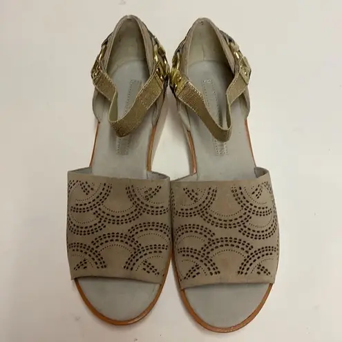 Lori Goldstein Collection Wedge Sandal w/ Ankle Strap size 7 A10 Tan
