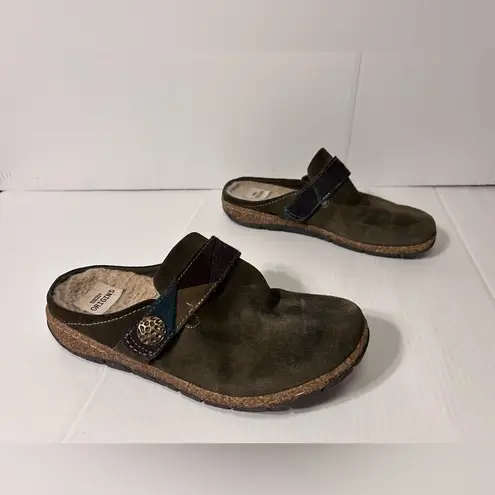 Earth Origins Olive suede clogs shoe women fits size 7