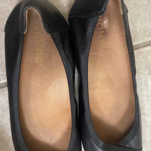Vionic Caroll Ballet Flats Womens Size 8 Black Leather Comfort Shoes EUC slip on