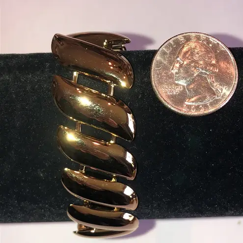 Elegant Gold Tone Chunky Retro Classic Bracelet