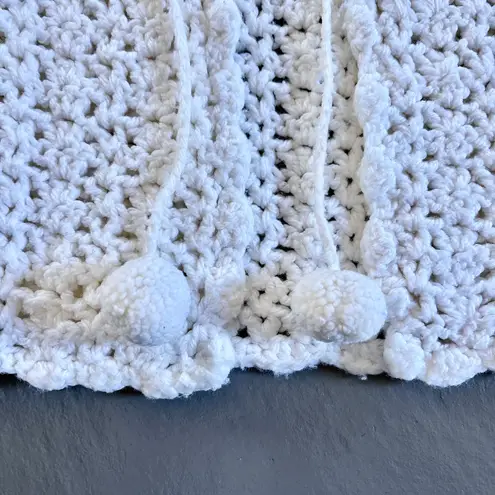 Handmade Vintage 1970s White Hand Knit Crochet Open Sweater Vest Womens XS