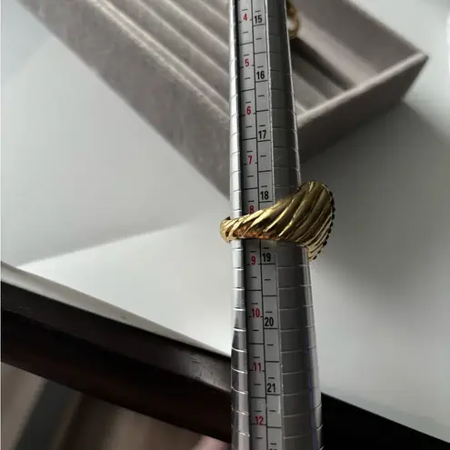 Kurt Geiger NWOT Kurt Grieg Heart Ring with Gold Accents