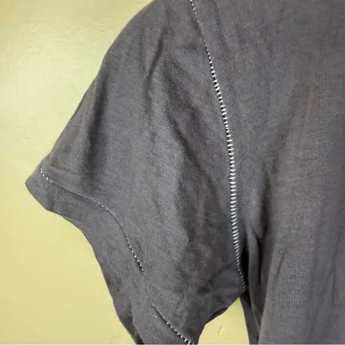 Frank & Eileen Logo T-Shirt Size Small Vneck Classic Fit Gray Summer Travel Wear