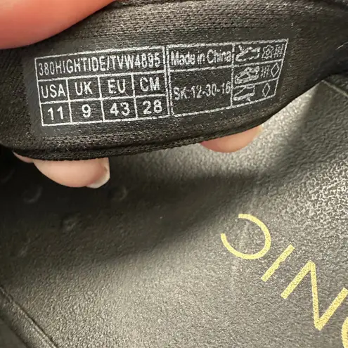 Vionic Womens size 11 High Tide Black Patent Leather Thong Sandals tvw4895