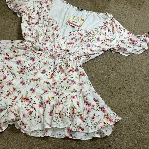 White Birch Baak Boutique Women’s Small White/Multicolored Floral Short Sleeve Romper-NWT