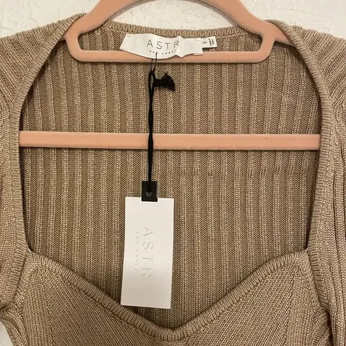 NWT The Astr The Label Cortana Sweater Size Small Tan