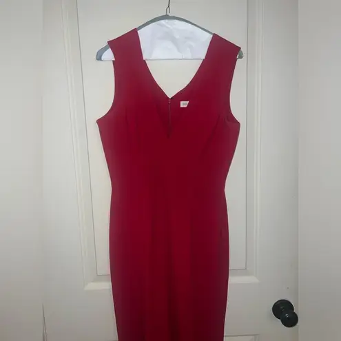 Dress the Population Sandra Plunge Crepe Gown in Garnet Red Size Medium