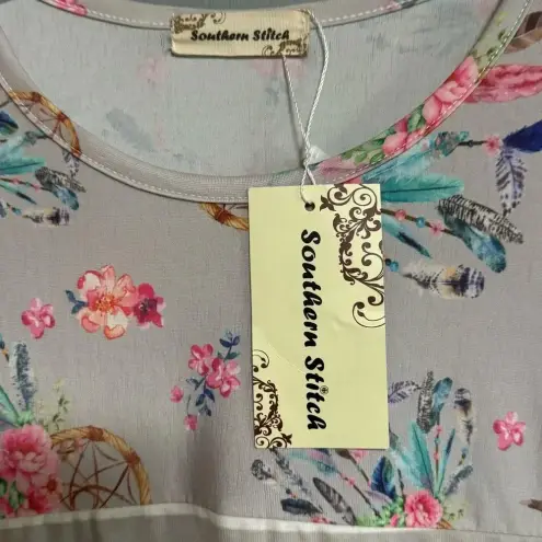 Southern Stitch NWT  Gray Tunic Dreamcatcher Top / Sleeves Stripe Body Size Small