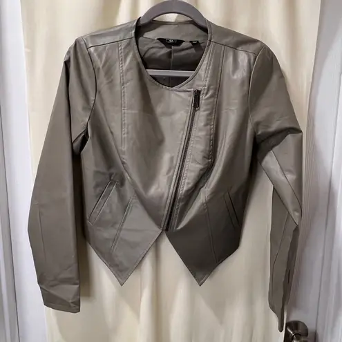 Stylish Gray Faux Leather Asymmetrical Cropped Moto Jacket with Zipper Detail Green