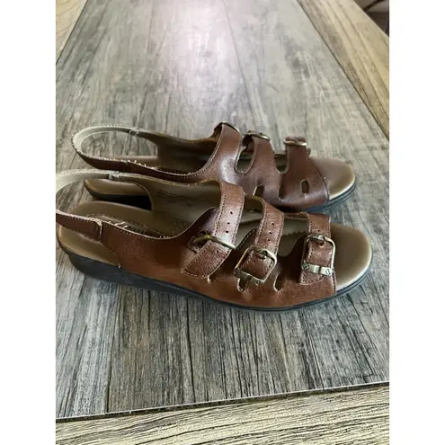The Leather Collection Women’s Comfort Sandal Sling Back Tan Sz 8W Three Buckle Brown