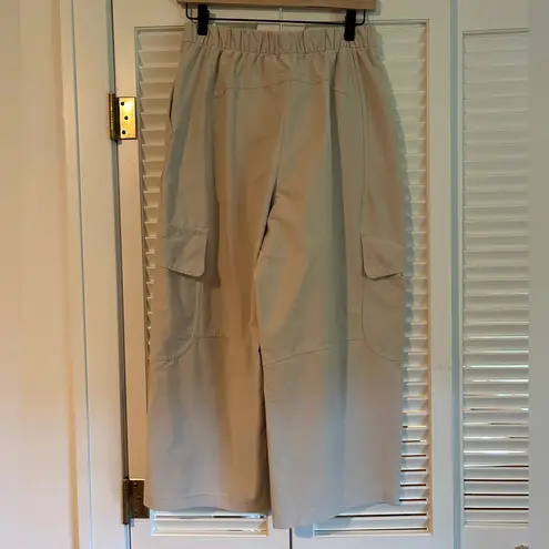 Lululemon  Light Utilitech Cargo High-Rise Crop Tan Women's Size 28 Pockets thumbnail 6