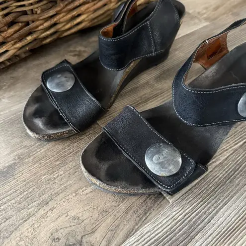 Taos Black Carousel Wedge Sandals with Silver Buttons Size 39 (Fits Like 8.5)