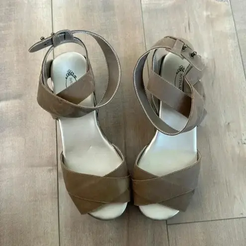 JoyFolie Expresso Odette Leather Sandals Wedge Sz 8.5 Tan