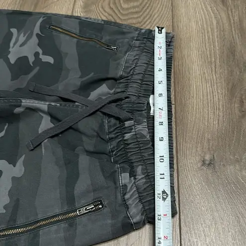 TNA By Aritzia Alix Gray Green Camo Mid Rise Jogger Pants Size XS