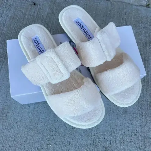 Olivia Miller  Off White Beige Ivory Buckle Two Strap Slipper Sandals Size 7 NEW
