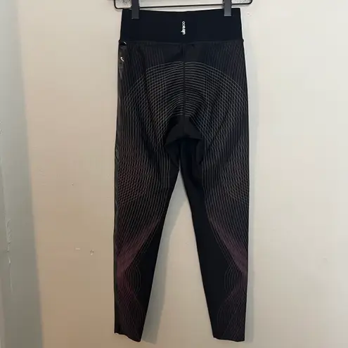 Ultracor - Lux Leggings Wavy Lines Athletic Workout Gym Training Running Yoga