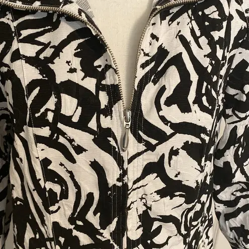 Christopher & Banks || Black/white print blazer with zipper and front pockets