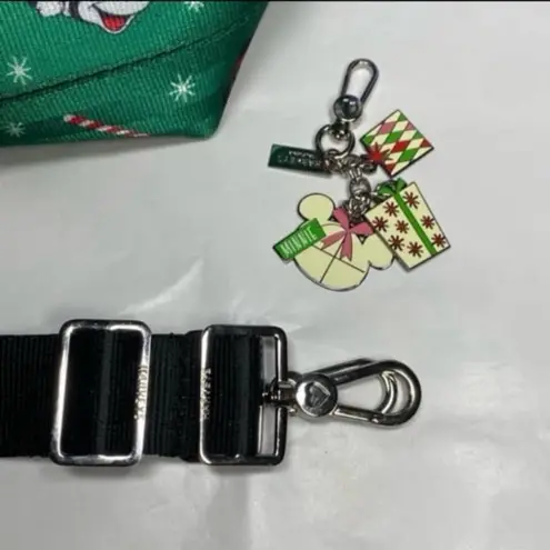 Disney parks x harveys Medium Park Hopper / Mickey & Minnie Christmas bucket bag Green