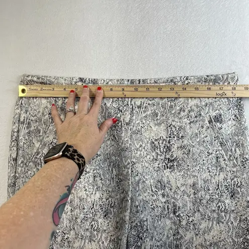 Chico's  2.5 US 14 L Fabulously Slimming Ankle Pants Snake Print Stretch Pull On