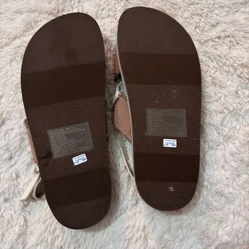 American Eagle  | tan fabric sandals