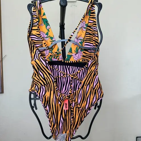 Maaji  Fierce‎ Flow One apiece Swimsuit NWOT  Size M $154