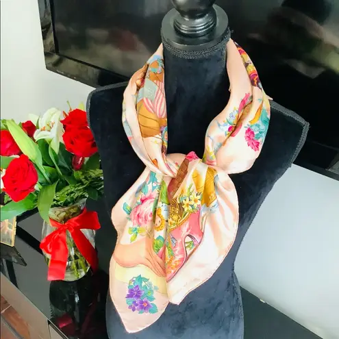 Gucci  silk scarf ~ VERY LOVELY print 💙❤️💜