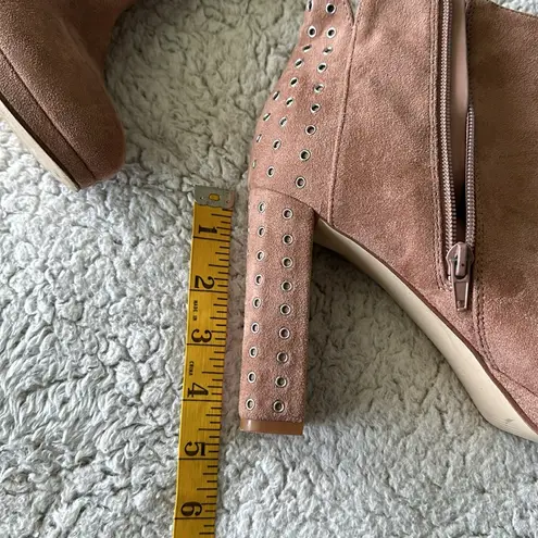 Guess  Women's 9 Beverly Faux Suede Eyelet Studded Heeled Bootie Camel Brown