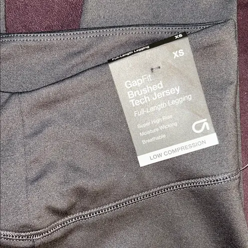 Gap NWT Gapfit Size XS Gray Leggings - Image 2