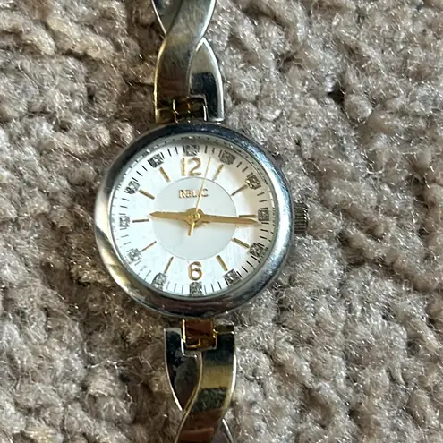 Relic  women’s‎ vintage two tone twist bracelet watch one size measurements shown - Image 2