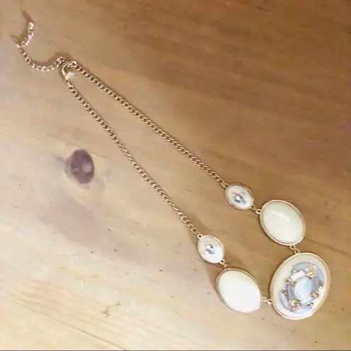 Classy elegant graduated cream faceted stone accent necklace