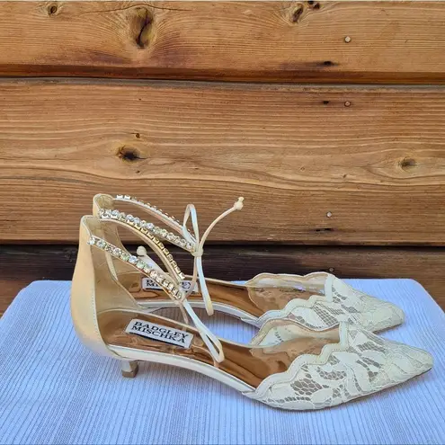 Badgley Mischka Women's Betsy Lace Kitten Heel Pumps