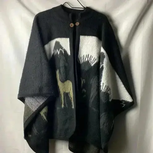 UNBRANDED WO ONE SIZE FITS MOST OVERSIZED CAPE BUTTON CLOSURE MOUNTAIN DESIGN Black