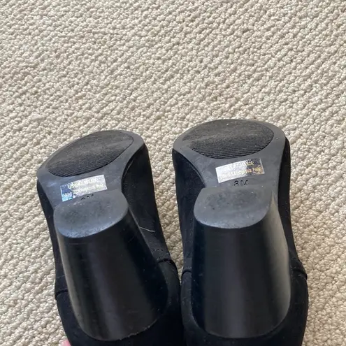 Unisa Black Suede Style Ankle Boots Booties Quilted Elastic Heel Size 8 Like New