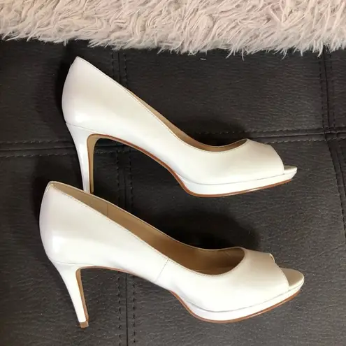 Nine West NWOT  White Peep Toe Heels S6