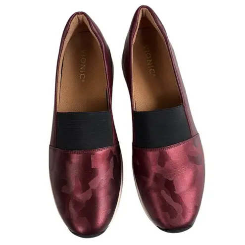 Vionic EUC Leather Cameo Slip-On
Sneakers Wine Camo Size 11 Retail $129