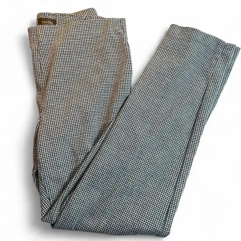 Crosby Dress Pants – Size Small
Classic black & white houndstooth 🖤🤍